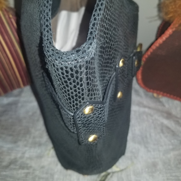 Gap - Picture 3 of 5